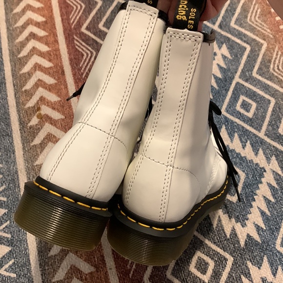 White docs - Picture 3 of 7